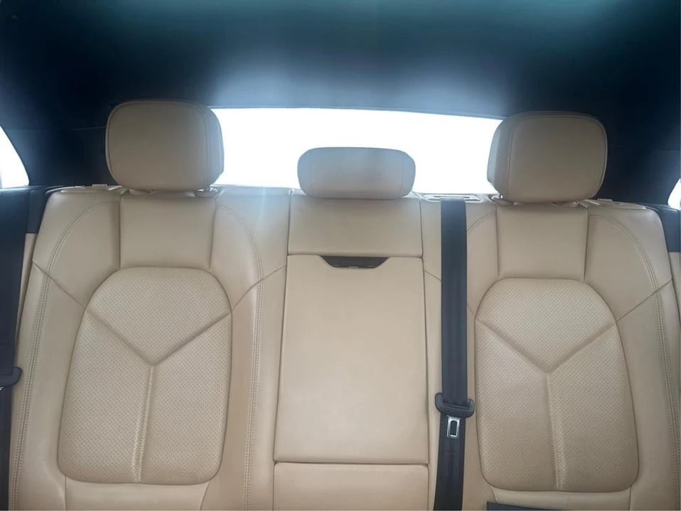 2018 Porsche Macan - Image 15 of 20
