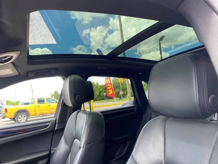2018 Porsche Macan - Image 17 of 18