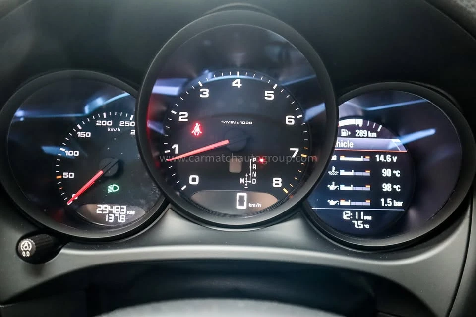 2018 Porsche Macan - Image 16 of 17