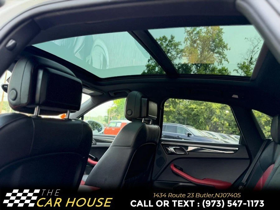 2018 Porsche Macan - Image 15 of 16