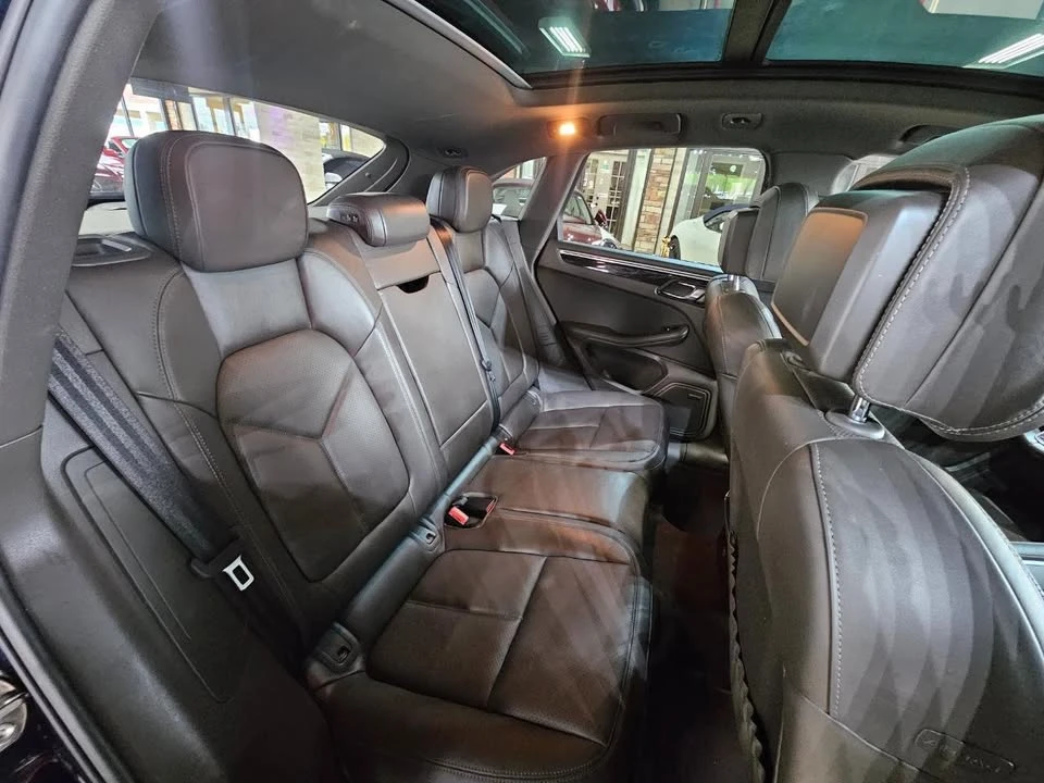 2018 Porsche Macan - Image 19 of 20