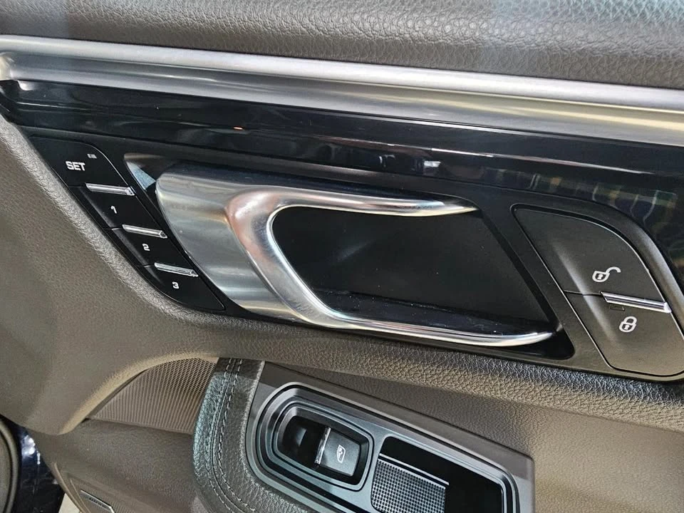 2018 Porsche Macan - Image 10 of 20