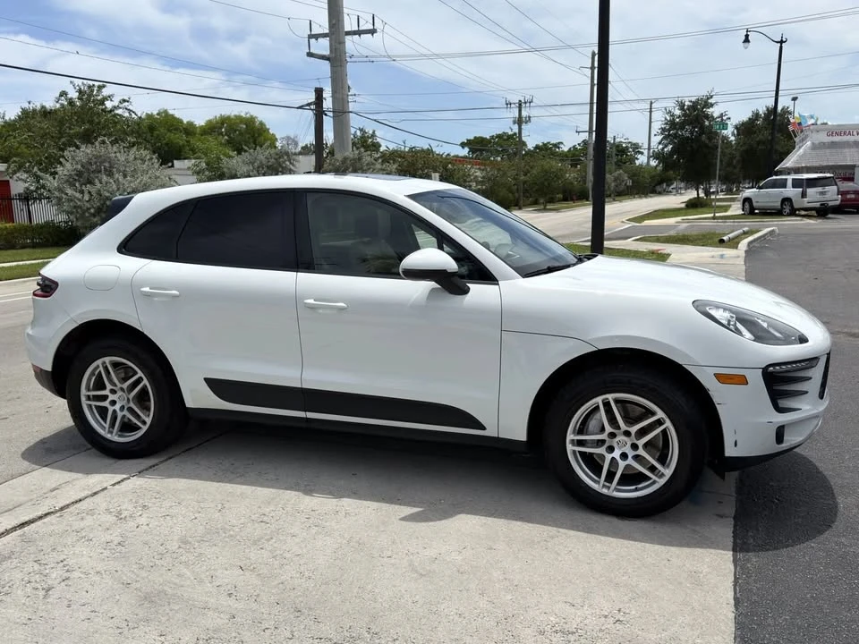 2018 Porsche Macan - Image 9 of 20
