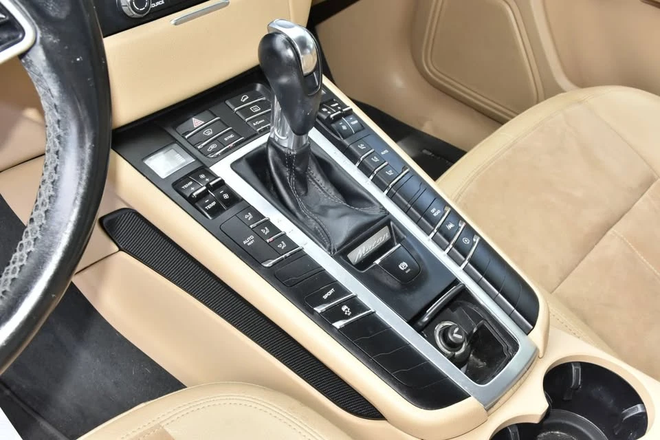 2018 Porsche Macan - Image 16 of 20
