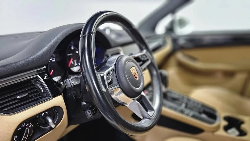 2018 Porsche Macan - Image 13 of 20