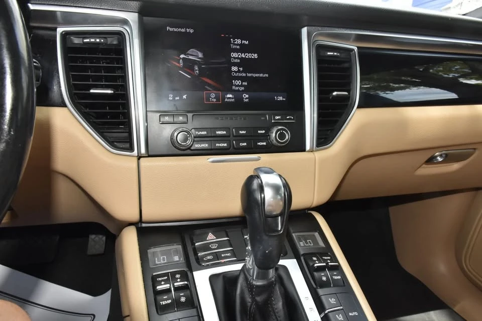 2018 Porsche Macan - Image 17 of 20