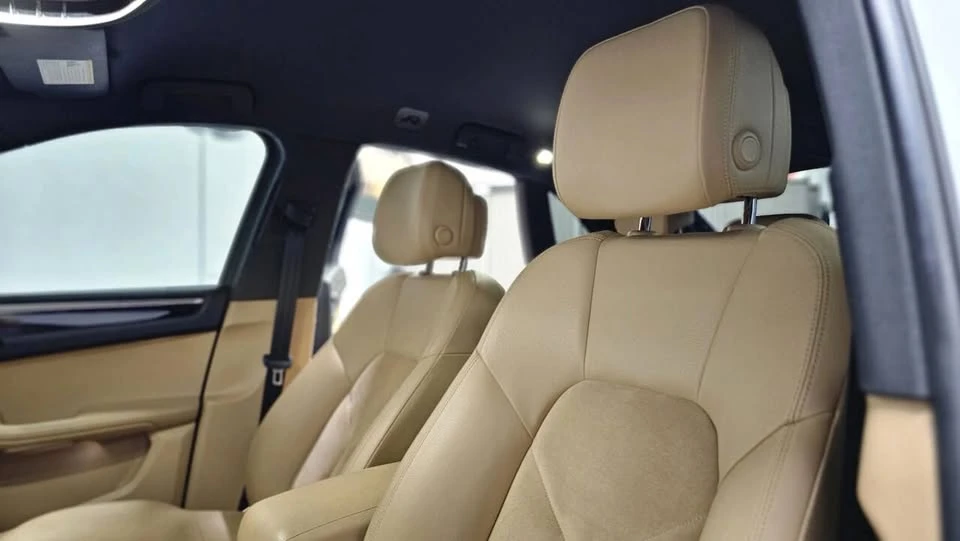 2018 Porsche Macan - Image 12 of 20