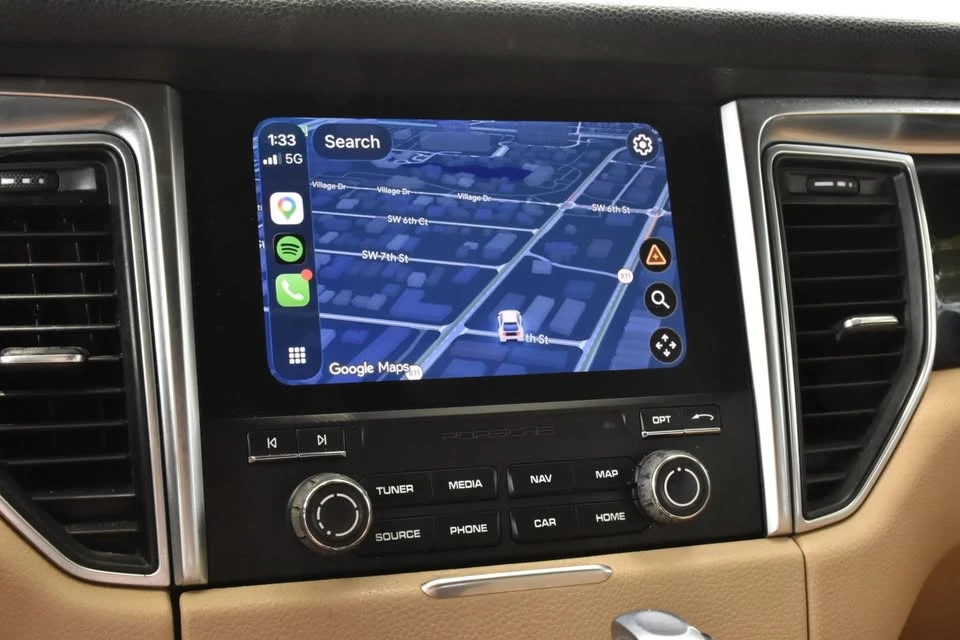 2018 Porsche Macan - Image 19 of 20