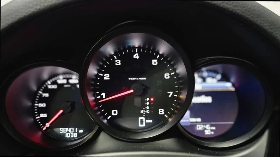 2018 Porsche Macan - Image 16 of 20