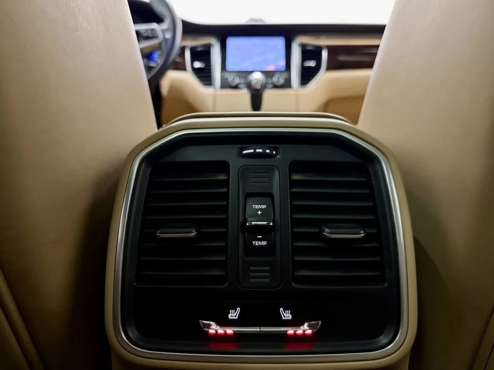 2018 Porsche Macan - Image 19 of 20