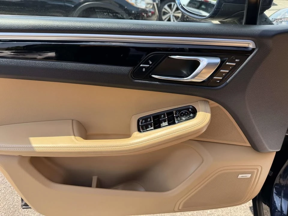 2018 Porsche Macan - Image 15 of 20