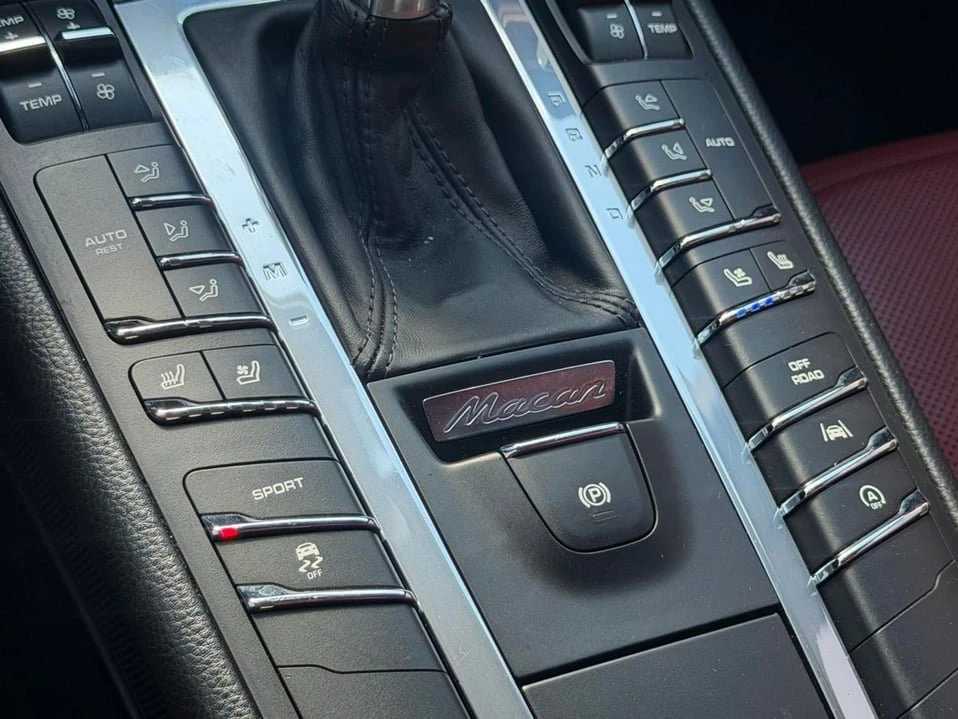 2018 Porsche Macan - Image 19 of 20