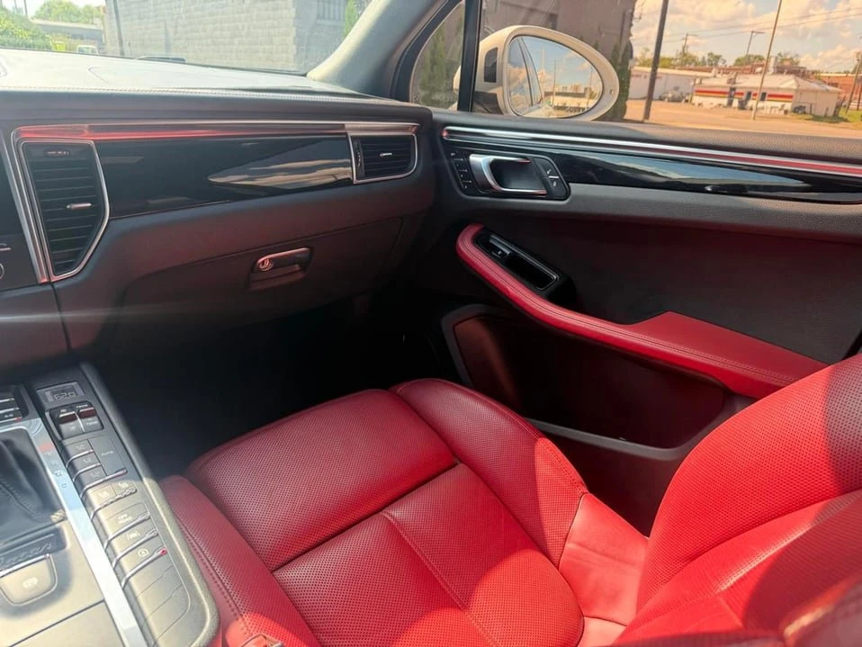 2018 Porsche Macan - Image 14 of 20