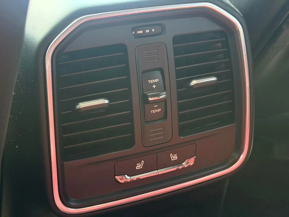 2018 Porsche Macan - Image 16 of 20