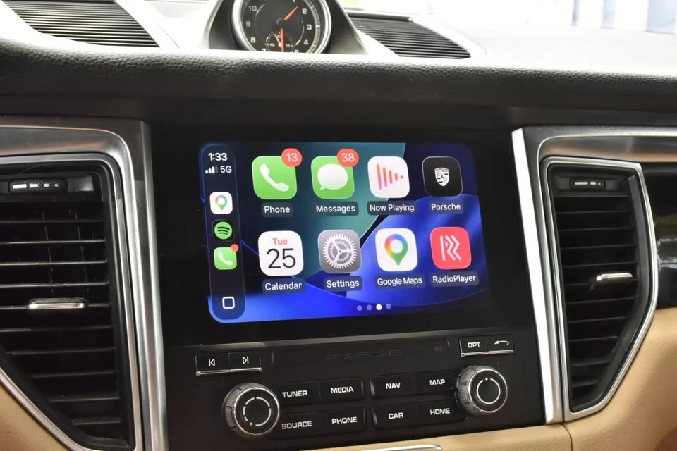2018 Porsche Macan - Image 18 of 20