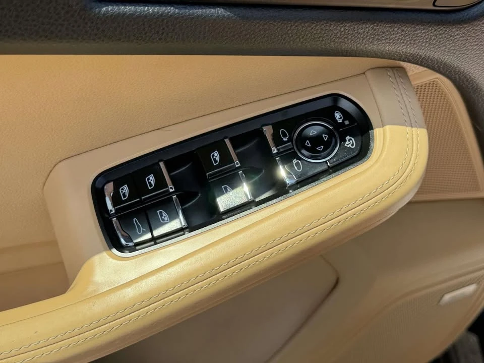 2018 Porsche Macan - Image 16 of 20