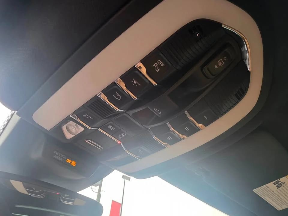 2018 Porsche Macan - Image 16 of 20