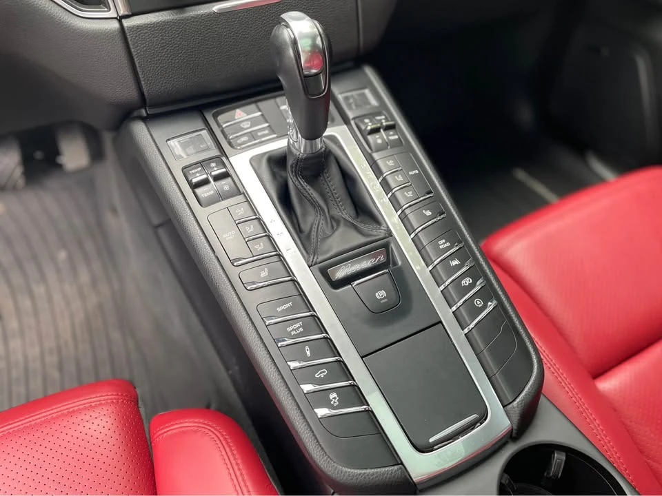 2018 Porsche Macan - Image 19 of 20