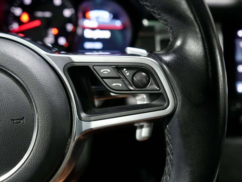 2018 Porsche Macan - Image 17 of 20