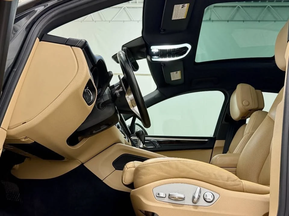 2018 Porsche Macan - Image 12 of 20