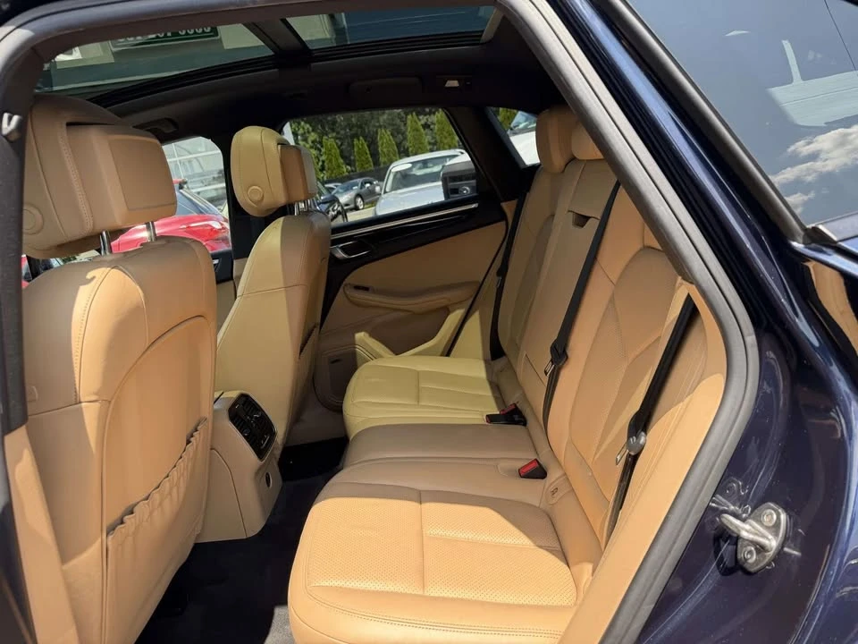 2018 Porsche Macan - Image 9 of 20