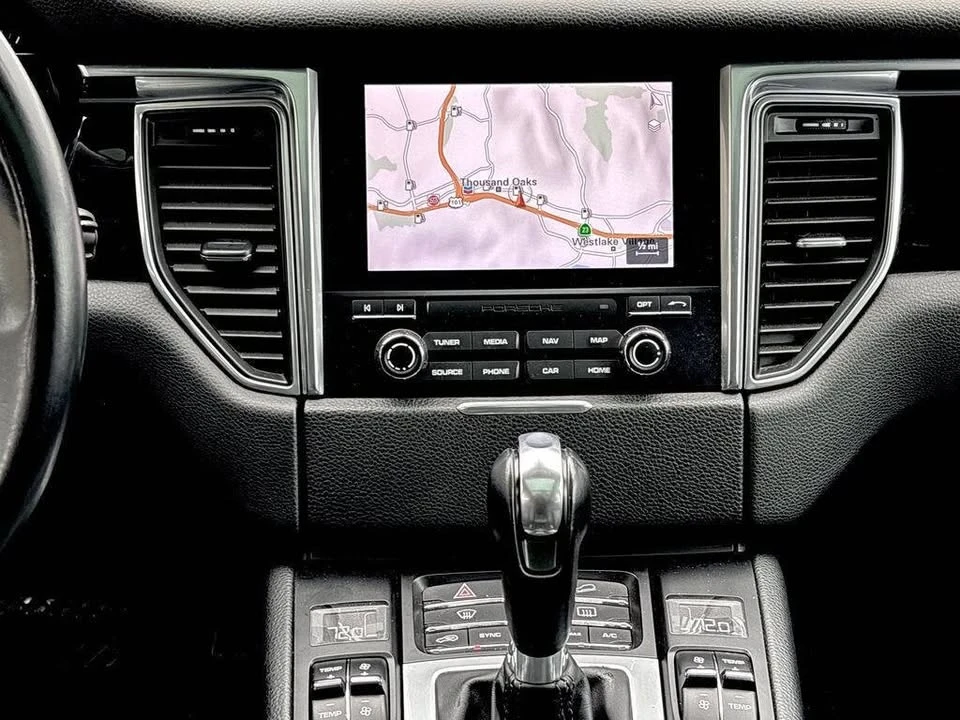 2018 Porsche Macan - Image 15 of 20