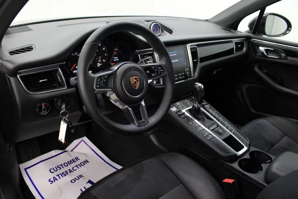 2018 Porsche Macan - Image 11 of 17