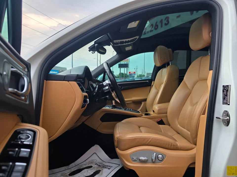 2018 Porsche Macan - Image 14 of 20