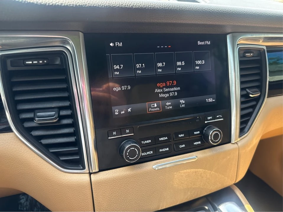 2018 Porsche Macan - Image 13 of 20