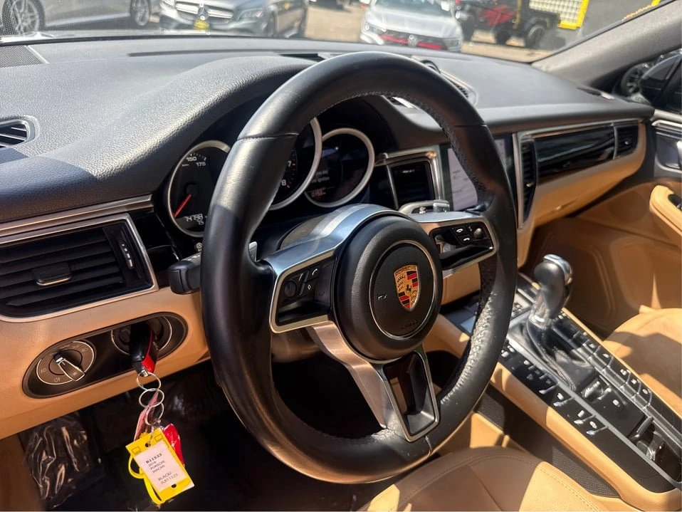 2018 Porsche Macan - Image 16 of 20