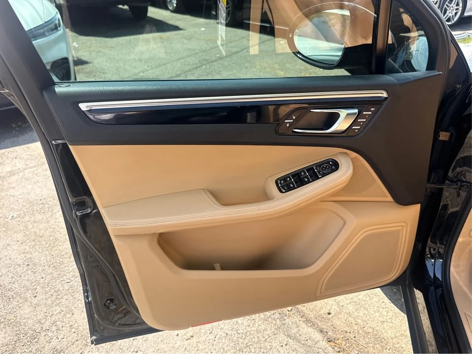 2018 Porsche Macan - Image 18 of 20