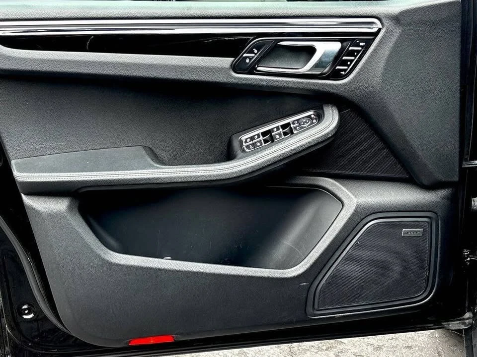 2018 Porsche Macan - Image 9 of 20