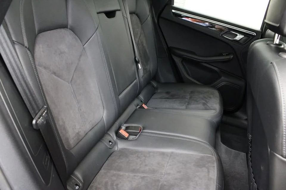 2018 Porsche Macan - Image 14 of 17