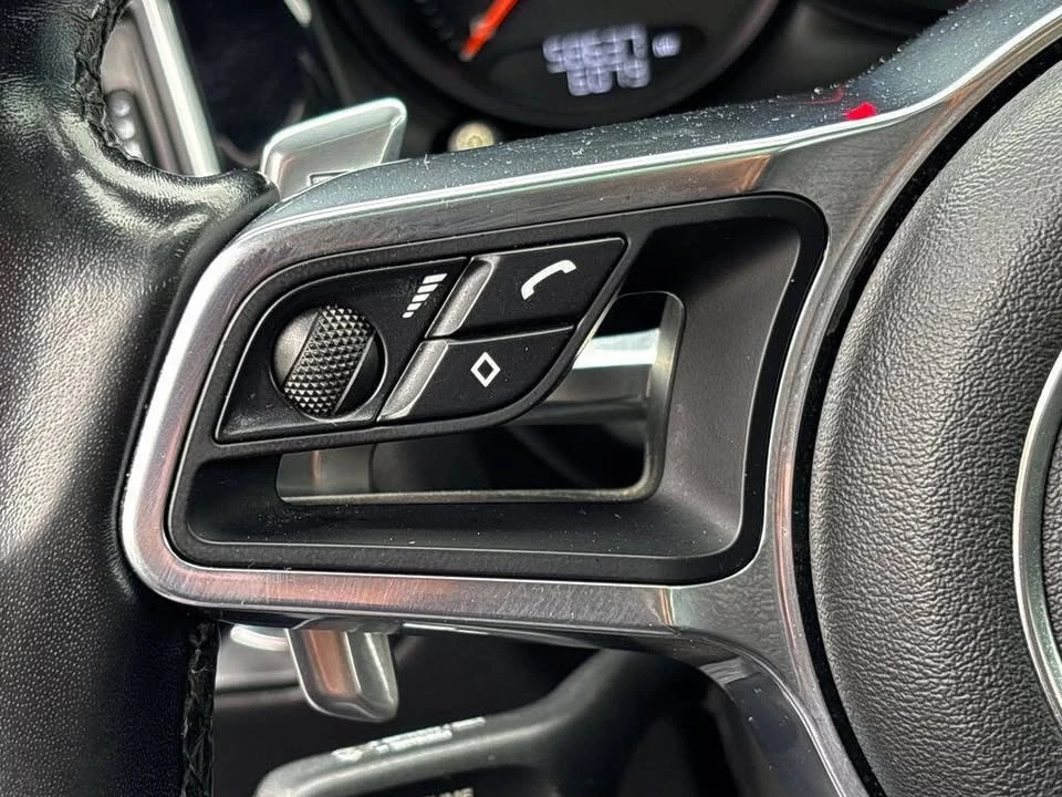 2018 Porsche Macan - Image 18 of 20