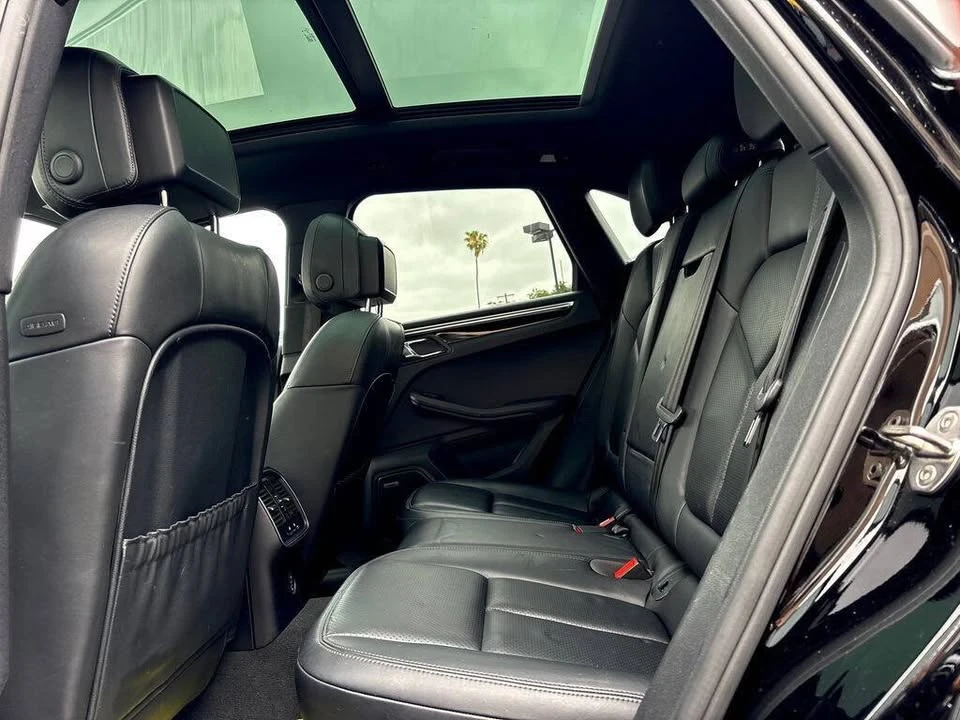 2018 Porsche Macan - Image 12 of 20