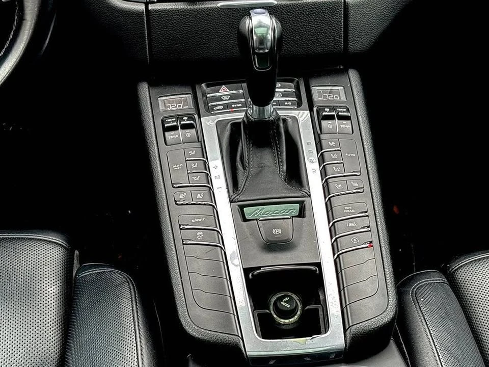 2018 Porsche Macan - Image 16 of 20