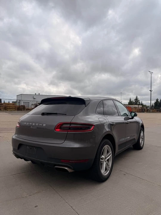 2018 Porsche Macan - Image 6 of 10