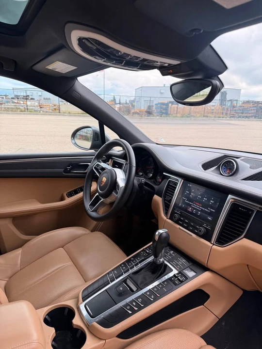 2018 Porsche Macan - Image 9 of 10