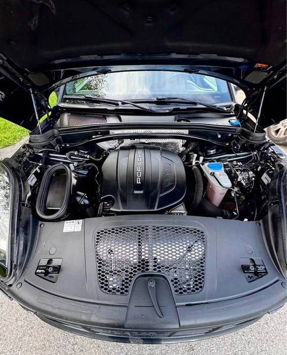 2018 Porsche Macan - Image 11 of 15