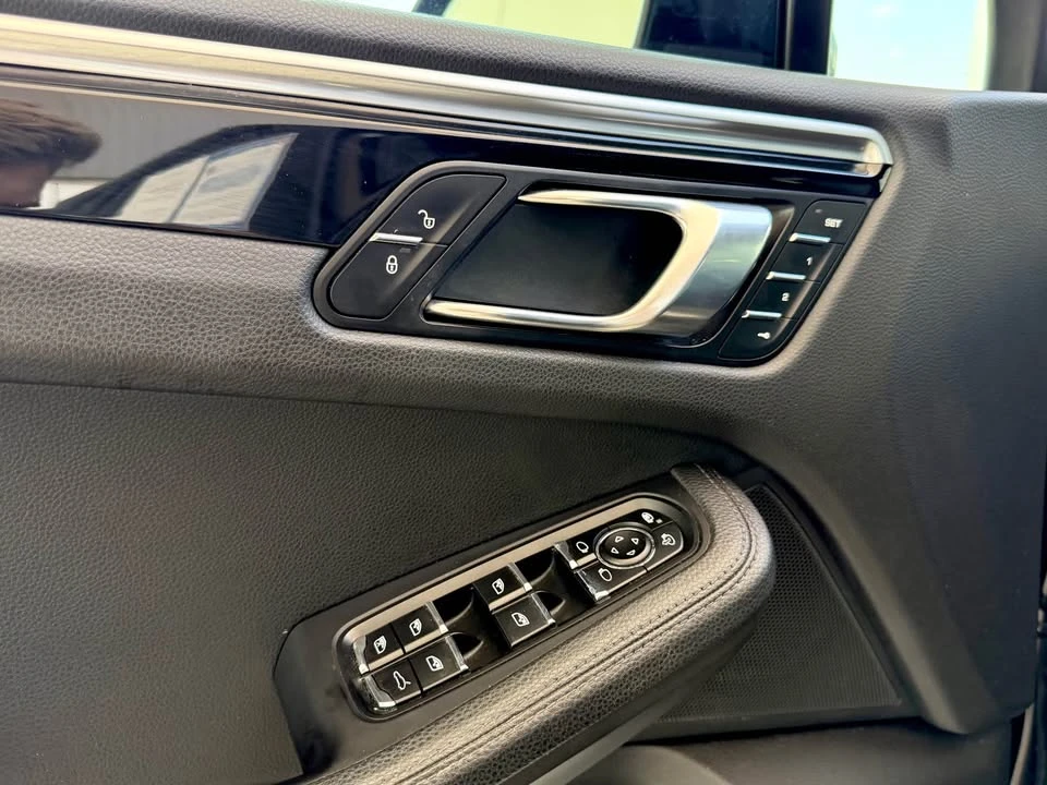 2018 Porsche Macan - Image 7 of 15