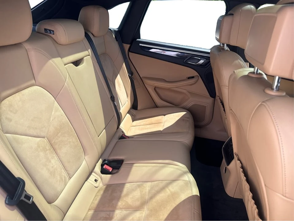 2018 Porsche Macan - Image 12 of 20