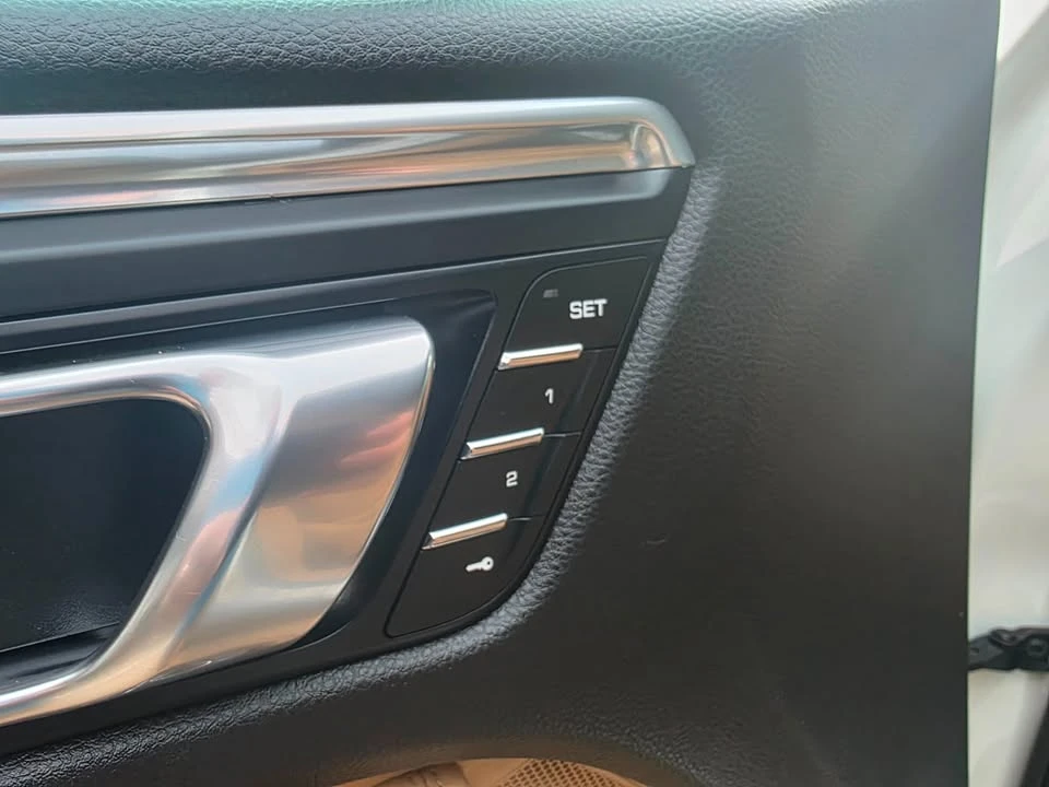 2018 Porsche Macan - Image 12 of 20