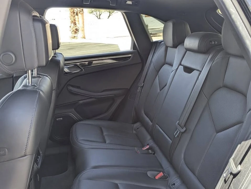 2018 Porsche Macan - Image 9 of 10