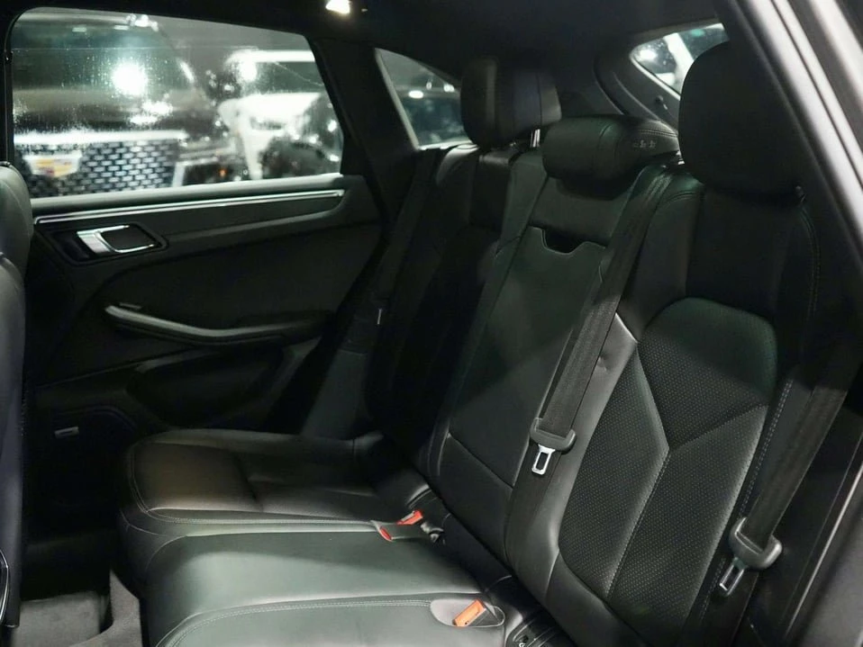 2018 Porsche Macan - Image 10 of 20