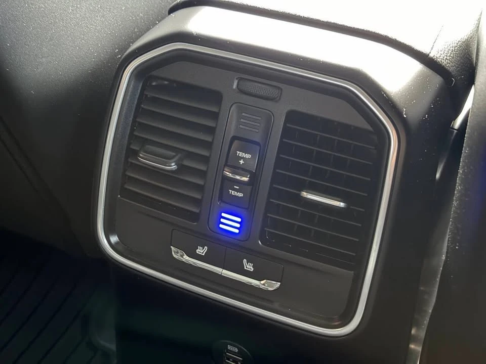 2018 Porsche Macan - Image 19 of 20