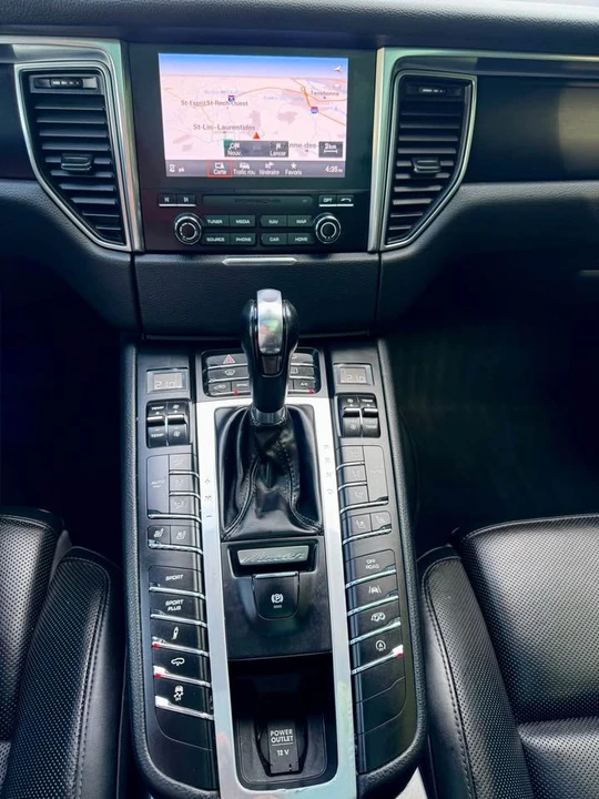 2018 Porsche Macan - Image 15 of 15