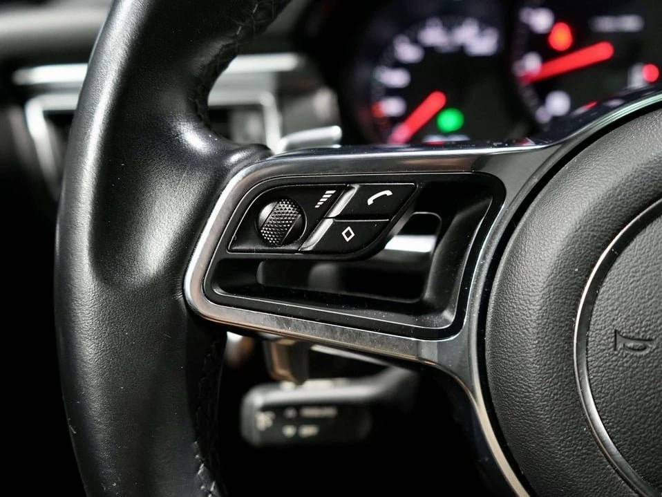 2018 Porsche Macan - Image 15 of 20