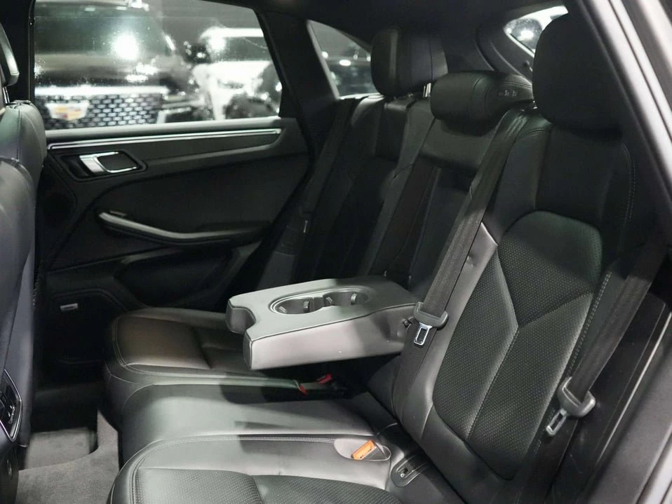 2018 Porsche Macan - Image 9 of 20