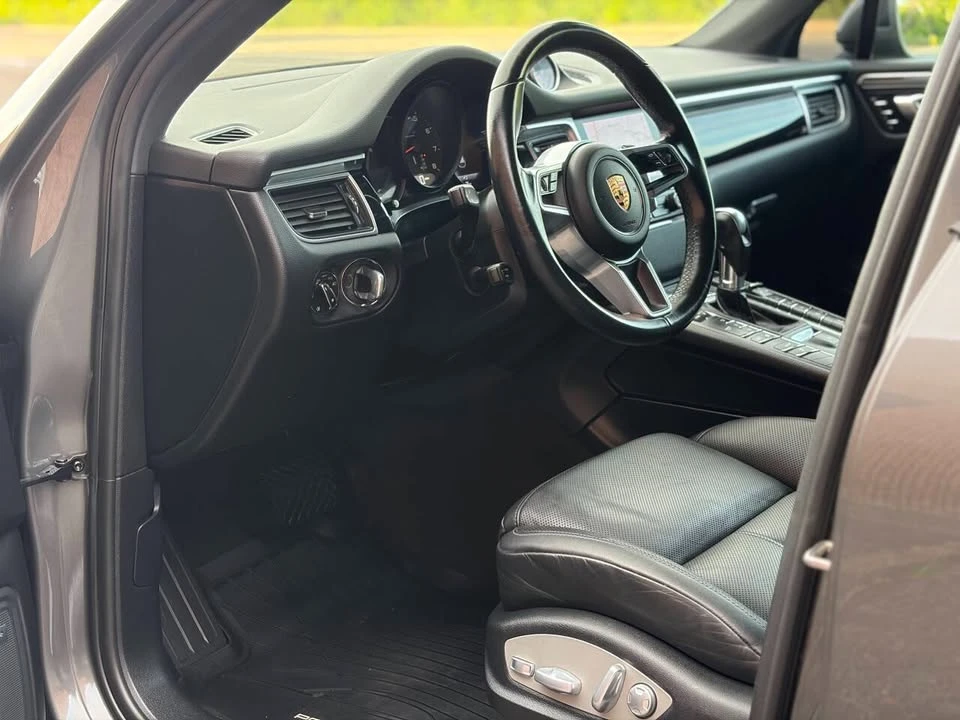 2018 Porsche Macan - Image 9 of 20