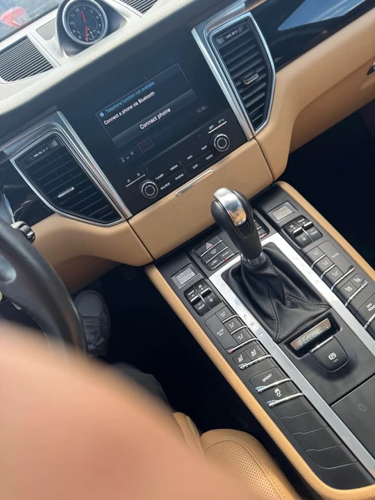 2018 Porsche Macan - Image 18 of 19